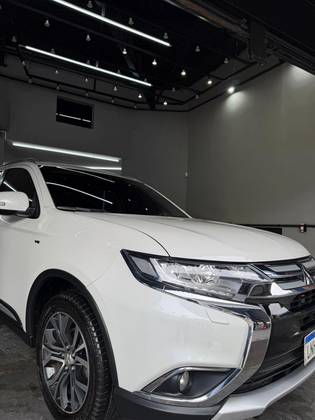 MITSUBISHI OUTLANDER 3.0 GT 4X4 V6 24V GASOLINA 4P AUTOMÁTICO